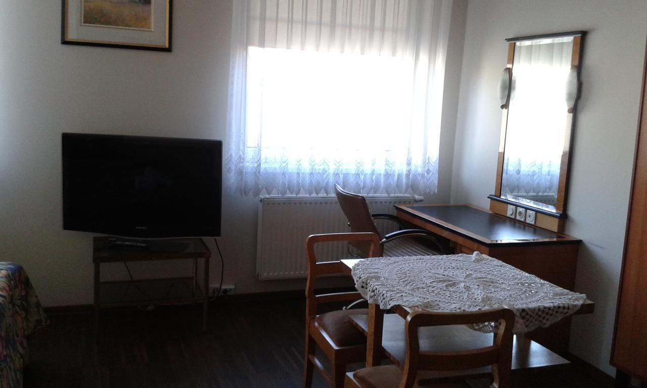 Noclegi Helios & Hotelowa Wieluń Extérieur photo