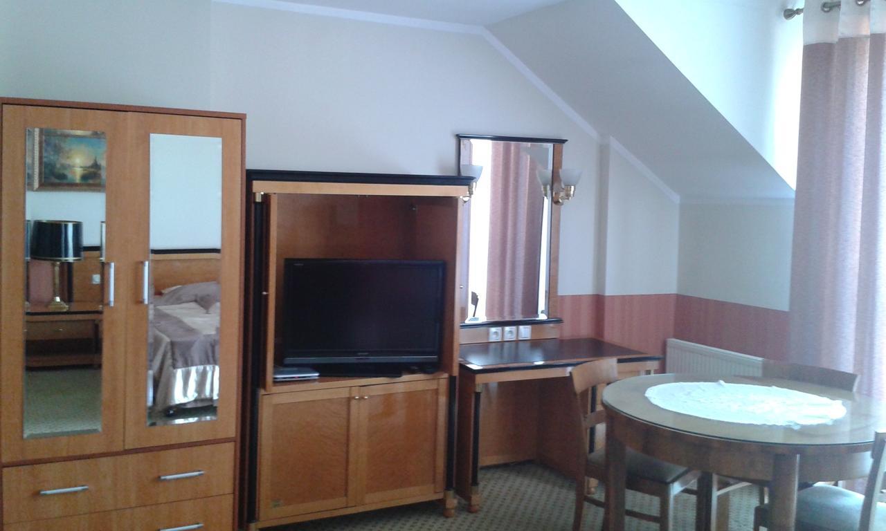 Noclegi Helios & Hotelowa Wieluń Extérieur photo