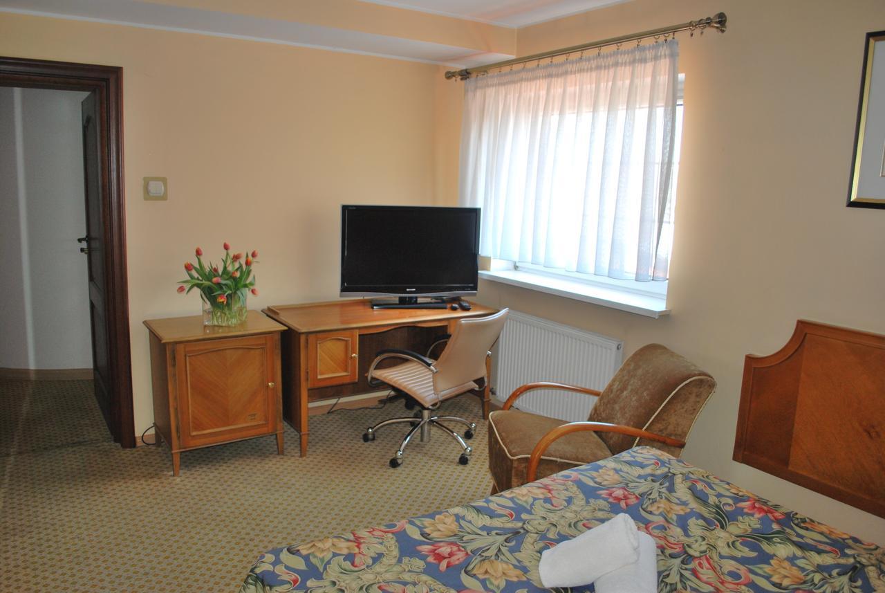 Noclegi Helios & Hotelowa Wieluń Extérieur photo